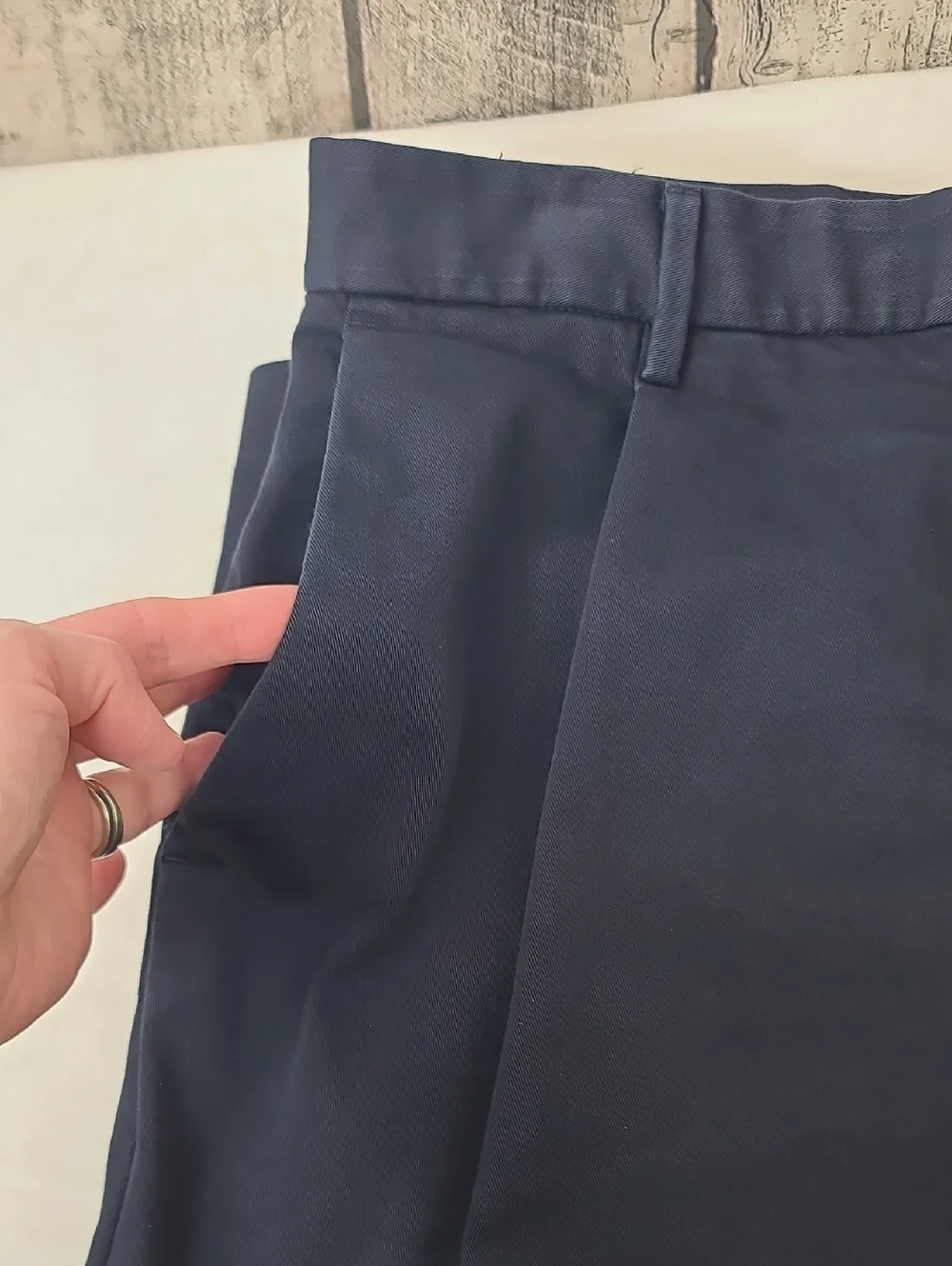 Banana Republic Men's Hi-Rise Tapered Leg Pleated Front Trouser Pant in Navy